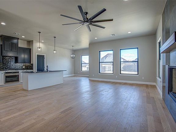 2nd image of 1050 Colonial Ave