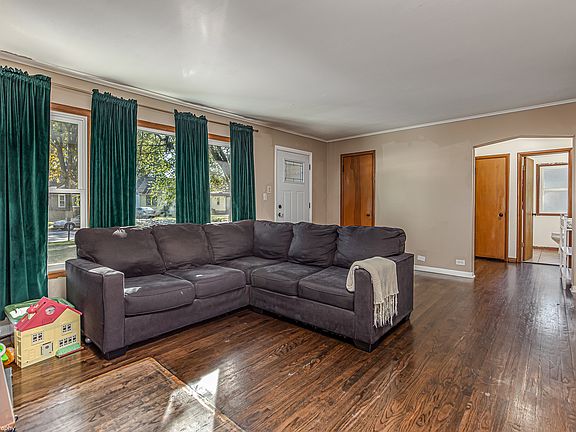 5th image of 9530 Natoma Ave