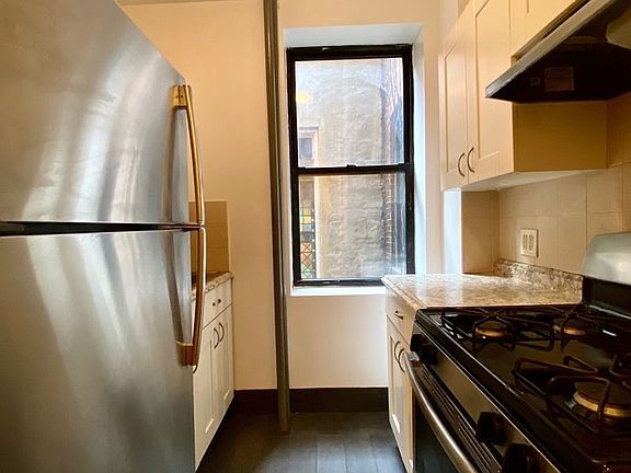 3rd image of 217 E 27th St APT 10