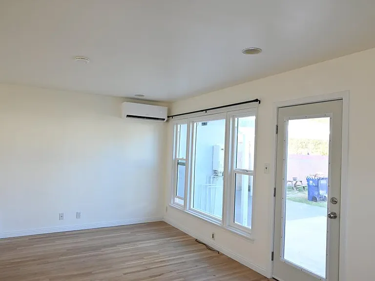 14822 Fonthill Ave — Photo 10