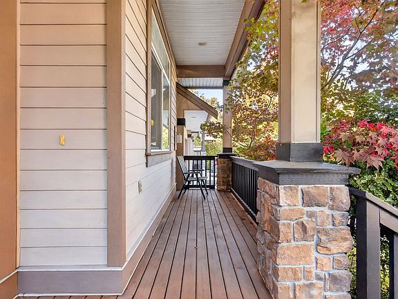 4th image of 11259 Blaney Cres