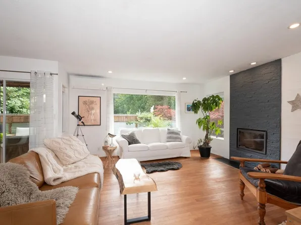 1101 Lenora Rd, Bowen Island, BC V0N 1G1