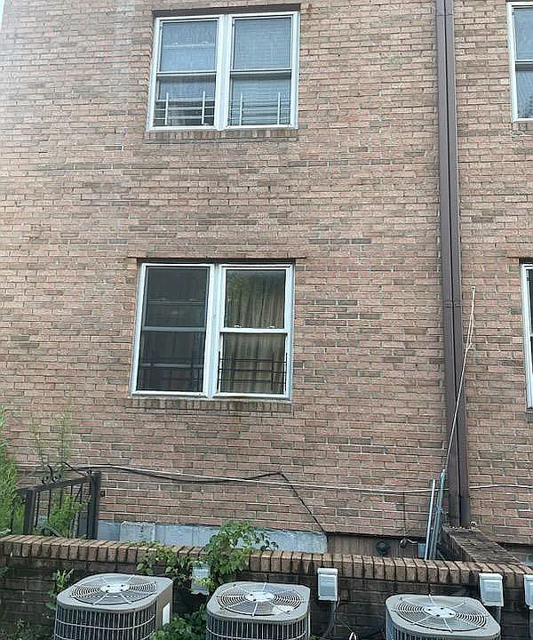2nd image of 807 Barbey St