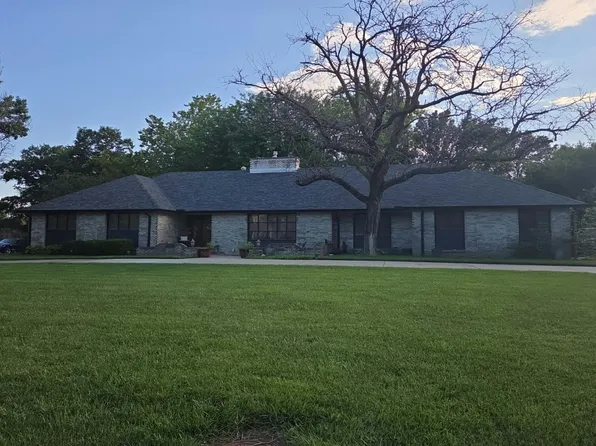 1705 Cypress Ln, Newton, KS 67114