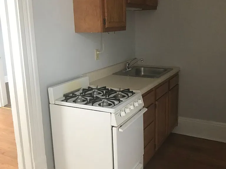 718 Brown St — Photo 8