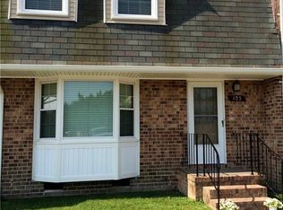 105 Charles Parish Dr, Poquoson, VA 23662