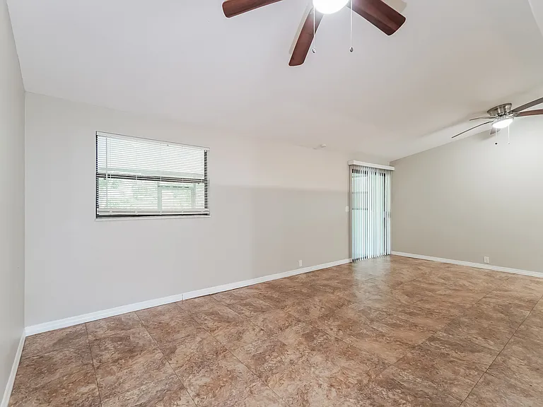 2603 Martha Ln — Photo 6