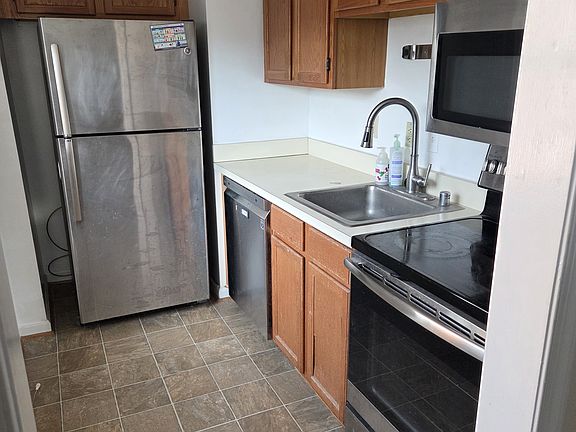 5th image of 1801 Queens Ln #137