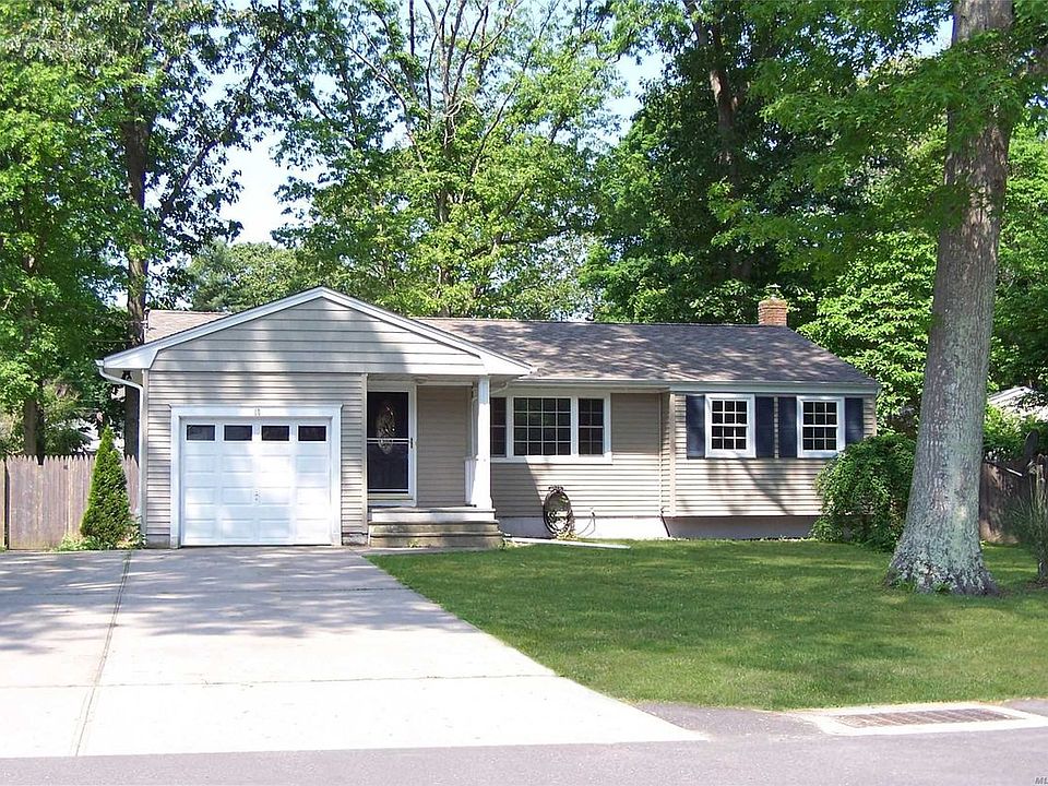 1st image of 10 Pine Cone St