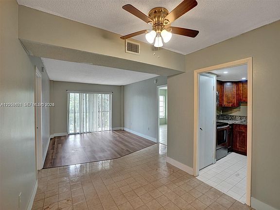 4th image of 4166 Inverrary Dr APT 403