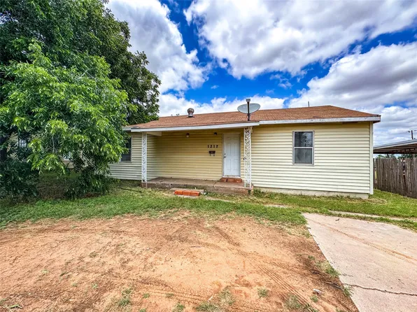 1217 Wesleyan St, Stamford, TX 79553