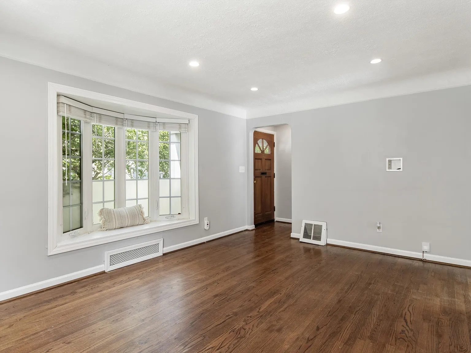 2 bed, 855 sqft, $2,125 — Photo 4
