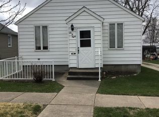 608 E 5th St, Vinton, IA 52349