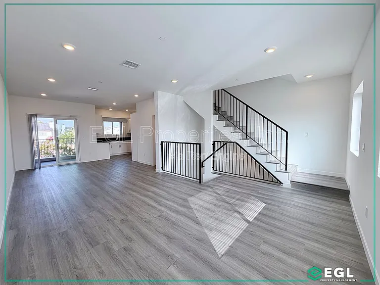 10501 Buford Ave #E — Photo 3
