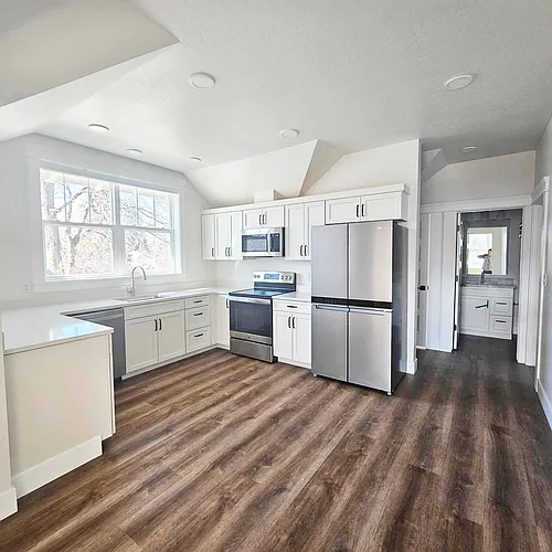 541 Brooks St Photo 1