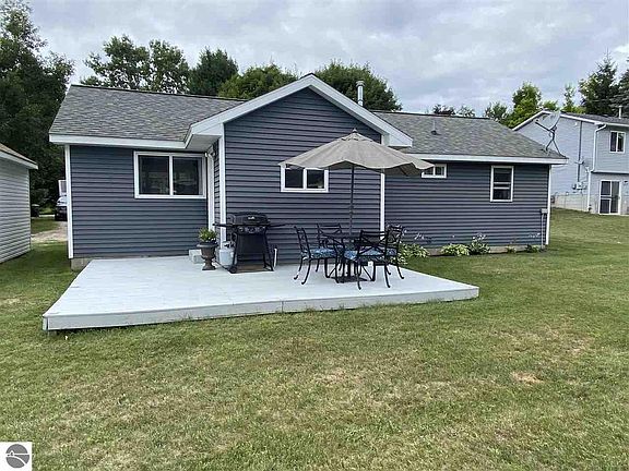 3rd image of 6179 Sunset Dr