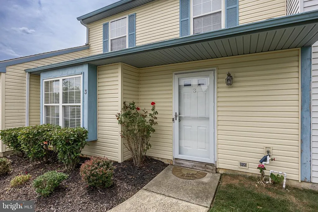 3 bed, 1.5 bath, 1488 sqft, $2,700 — Photo 3