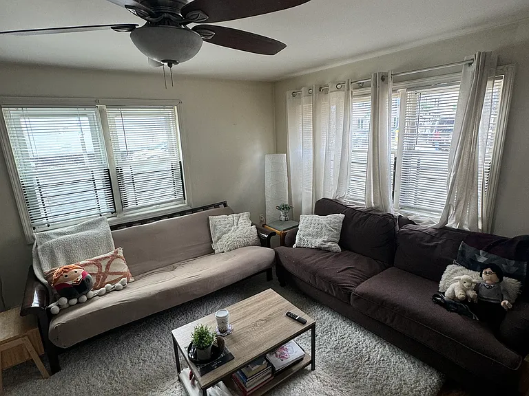 228 W 9th St #1R — Photo 2