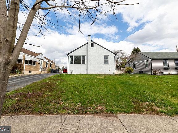 2nd image of 407 W Anderson Ave