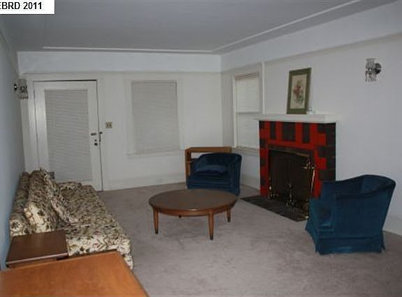 5th image of 3743 Lincoln Ave