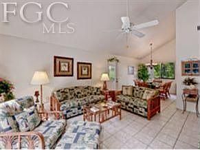 4th image of 988 Greenwood Ct N
