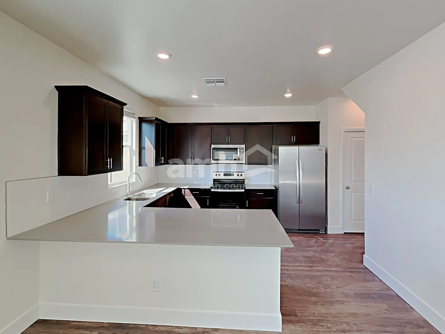 3 bed, 2.5 bath, 1752 sqft, $2,260 — Photo 2