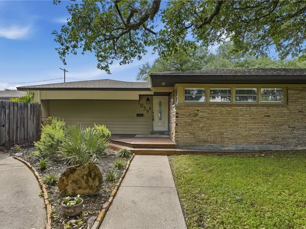1059 S McCampbell St, Aransas Pass, TX 78336