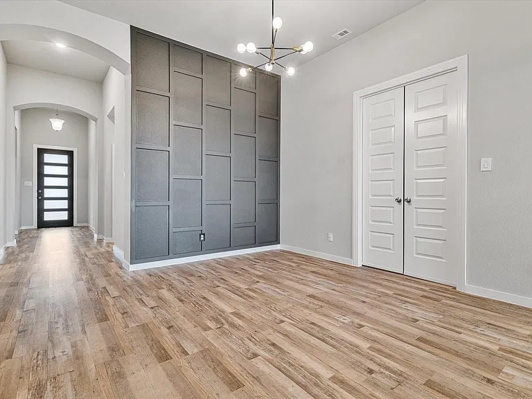 1100 Parkstone Dr — Photo 5