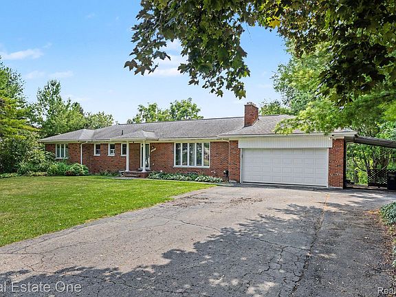 3rd image of 2888 Colonial Way