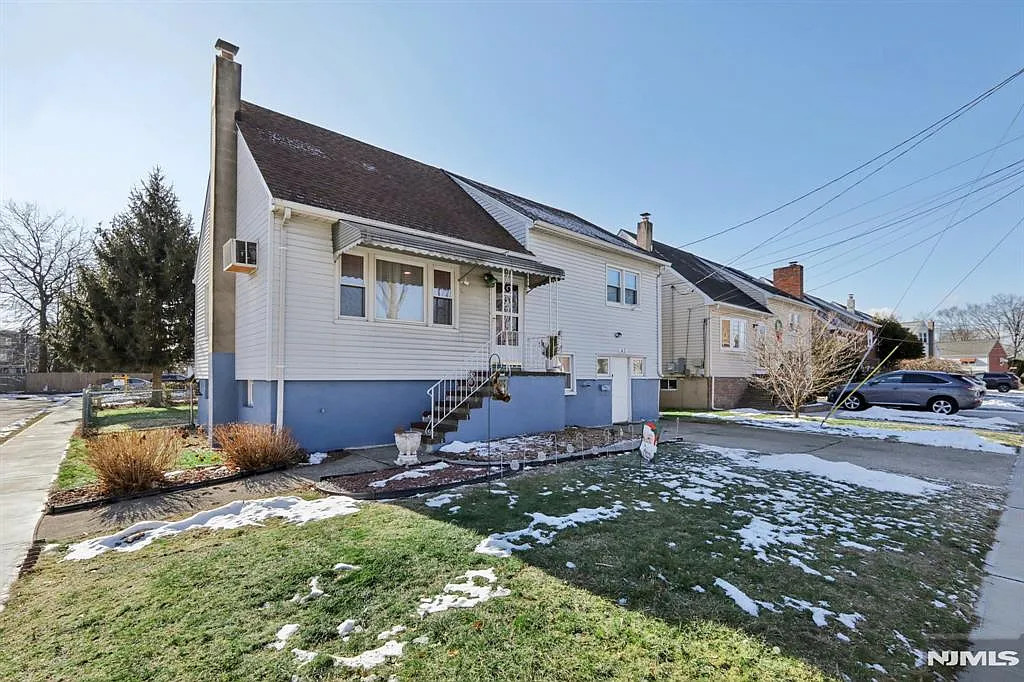 43 Poplar Ave photo 1