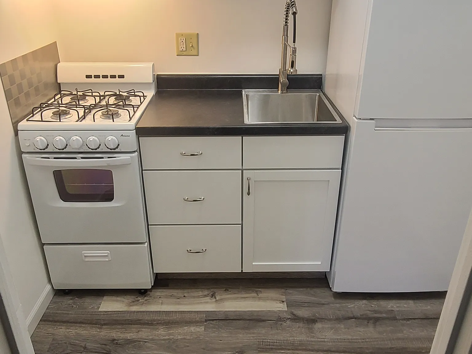 Elmwood Apartments — Photo 4