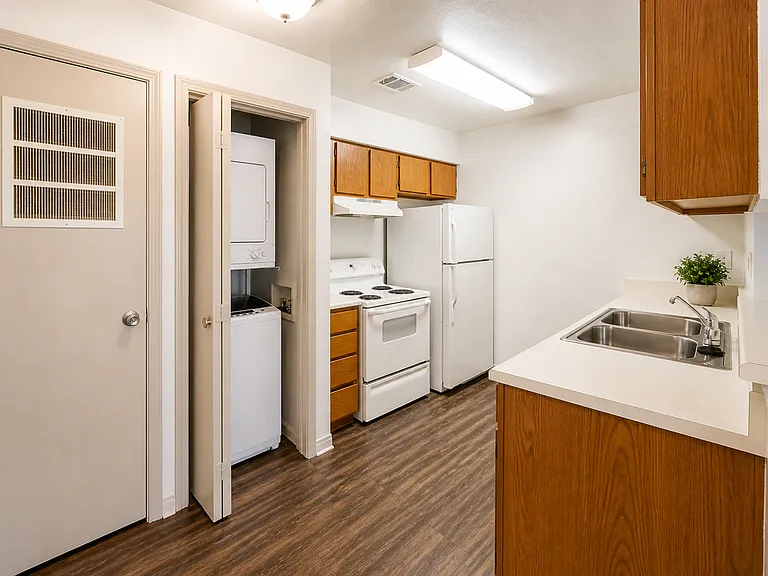 Riverbend Apartments — Photo 13
