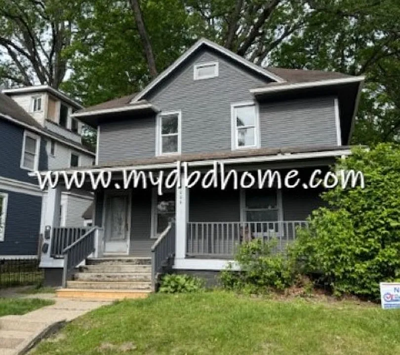 3006 Thompson Ave