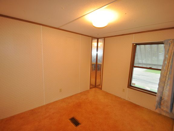 4th image of 32 S Hiawatha Cir