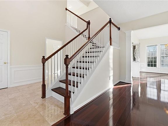 4th image of 348 Santa Anita Ave