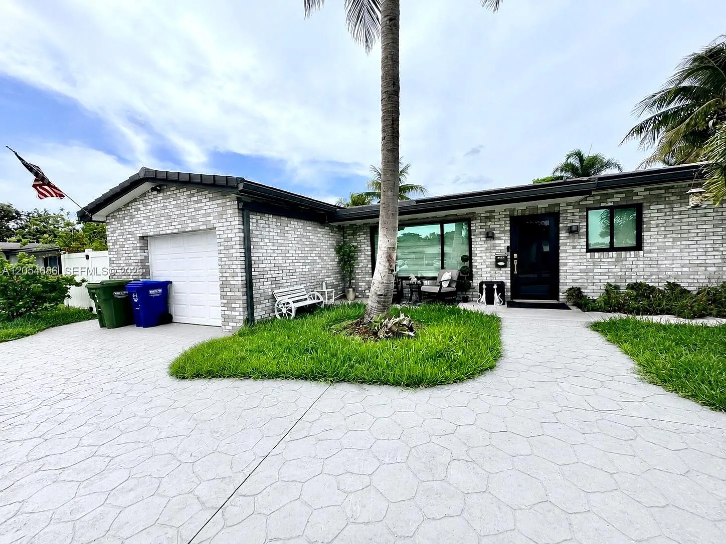Pasadena Lakes West — Photo 3
