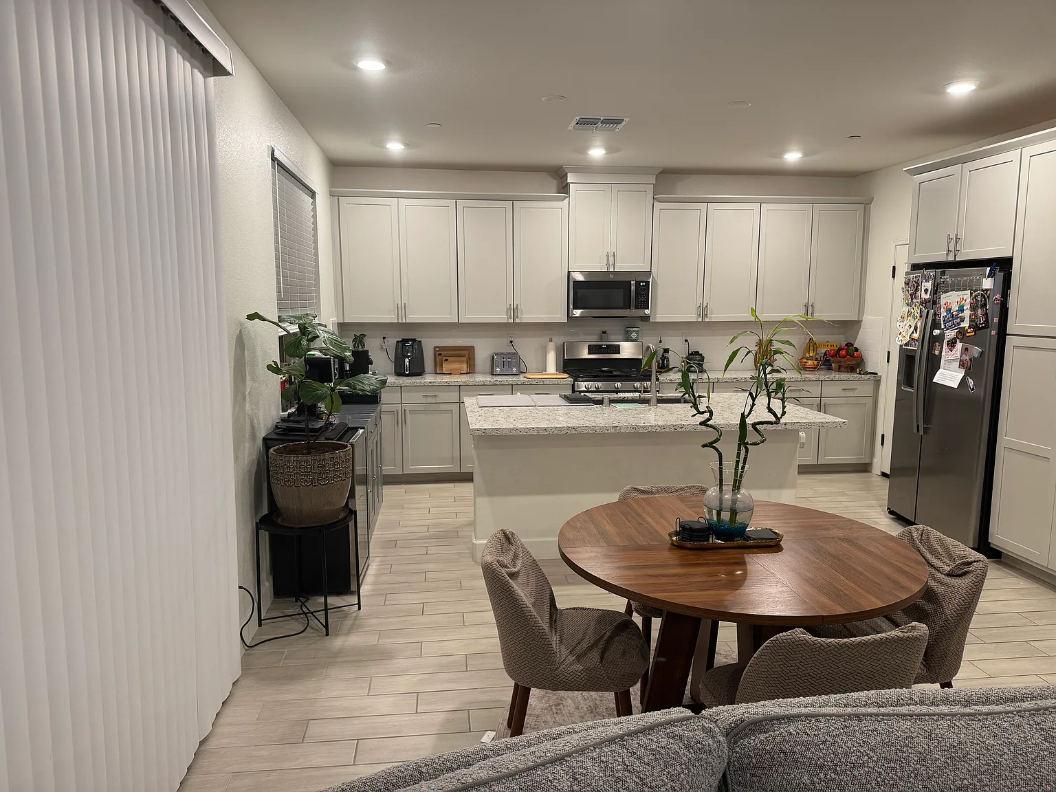 4 bed, 2.5 bath, 1945 sqft, $3,695 — Photo 2
