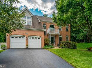 8929 Mountain Ash Dr, Springfield, VA 22153