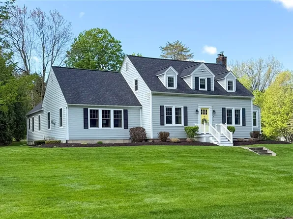 4 Gilbert Rd, New Hartford, NY 13413