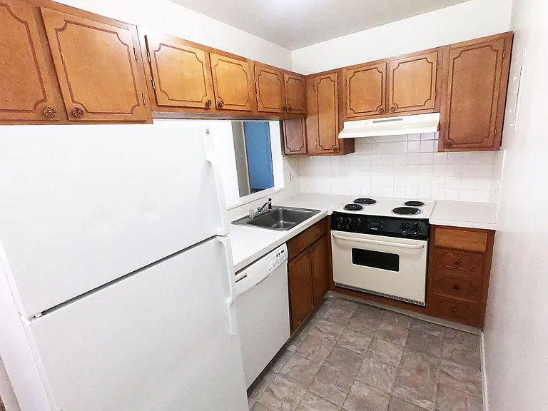 2845 Broadway Street — Photo 8