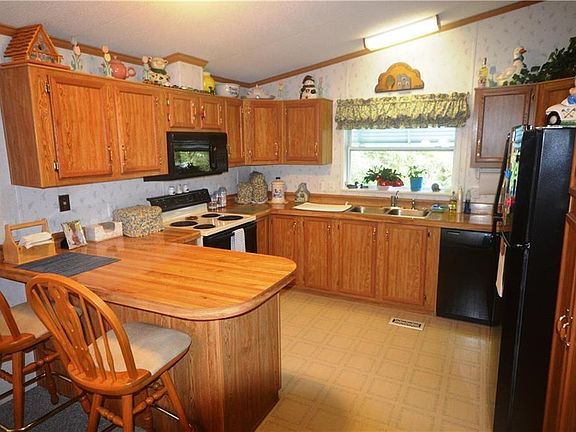 3rd image of 14 Maple Dr #14