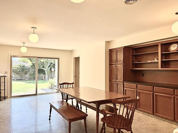 4th image of 631 W Alisal St