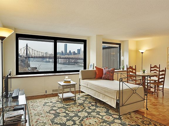 2nd image of 531 Main St APT 928