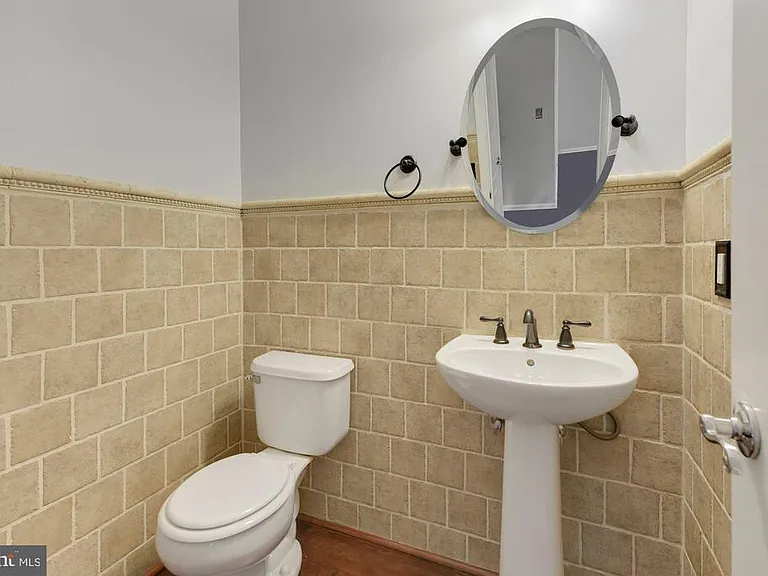 345 Huntington Dr — Photo 16