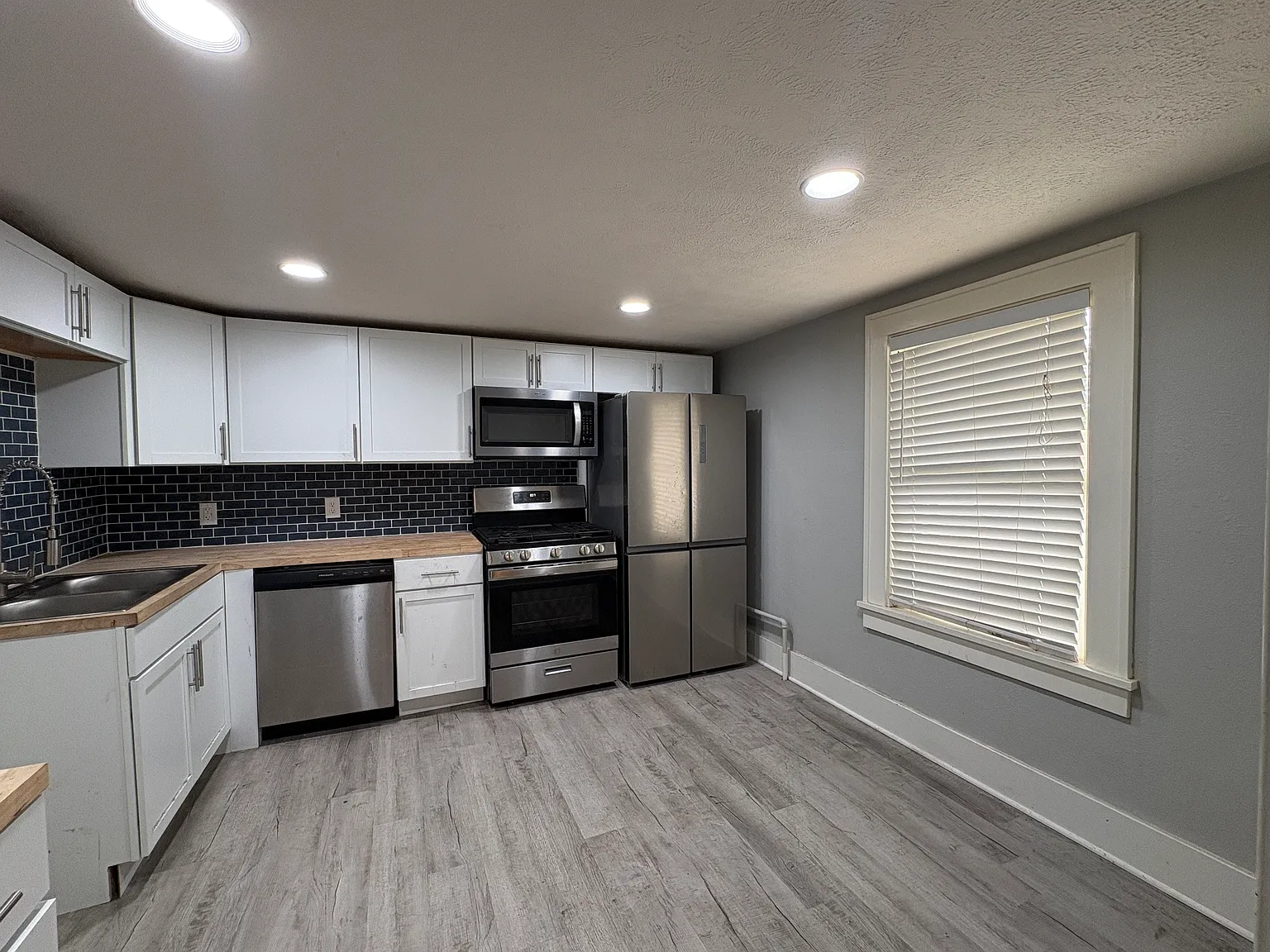 Studio, 350 sqft, $599 — Photo 2