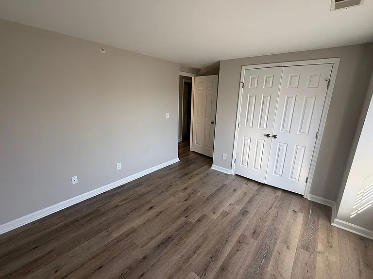 1604 Arlyn Cir #J — Photo 25