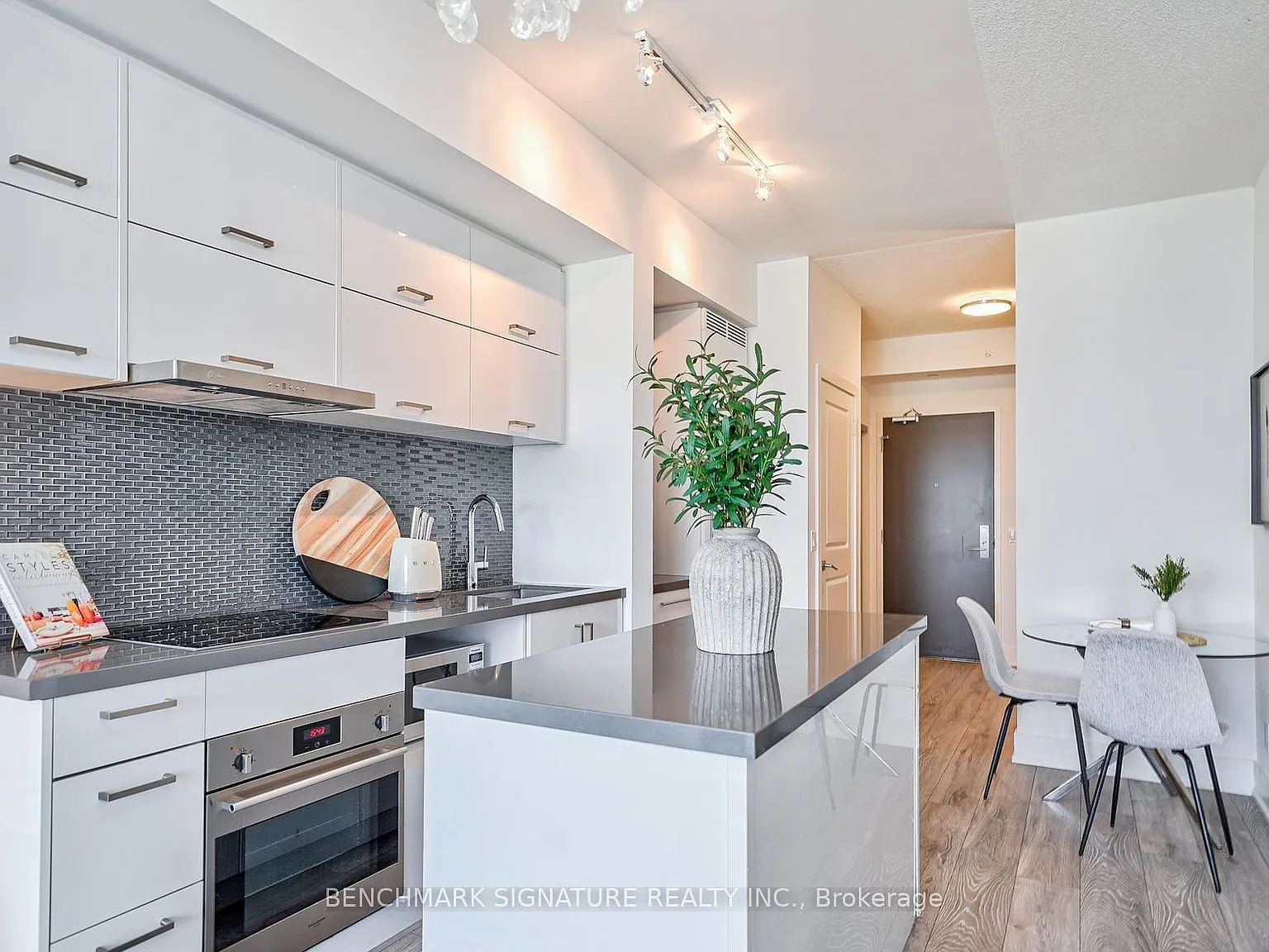 2 bed, $2,300 — Photo 4