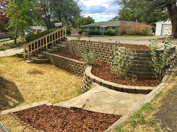 Terraced front yard
