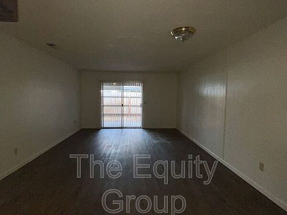 4th image of 2436 W Caldwell Ave