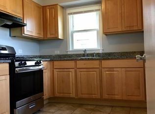 17707 Community St, Lansing, IL 60438